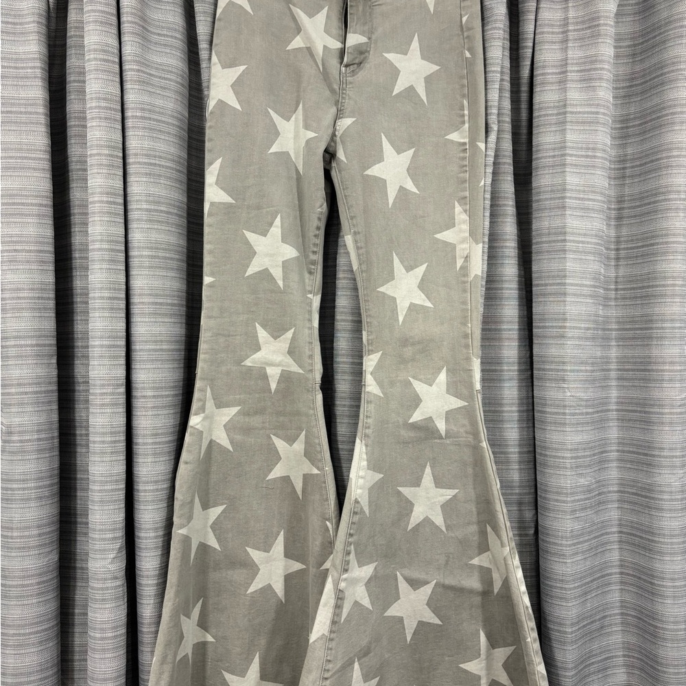 Gray Star Pattern Flare Jeans - image 1